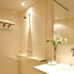 Is the Kohn KN03G 825W 3-bulb bathroom heating lamp good and what is the price? np7a9dw057uic.jpg