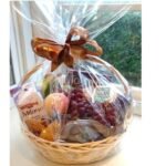 Instructions on how to wrap Tet gift baskets for grandparents and grandchildren, simple and easy to do 1vq78ss4gzwo4.jpg